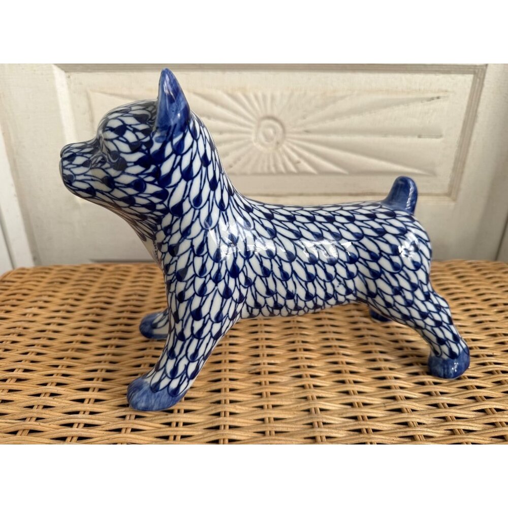 Vintage 80s Hand Painted Andrea Sadek Porcelain Dog Blue White Fishnet Pattern - Picture 3 of 9